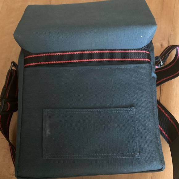 Almost New Cameron camera bag. Long strap very good condition. 10x10 x 5 inchesW - Picture 6 of 6